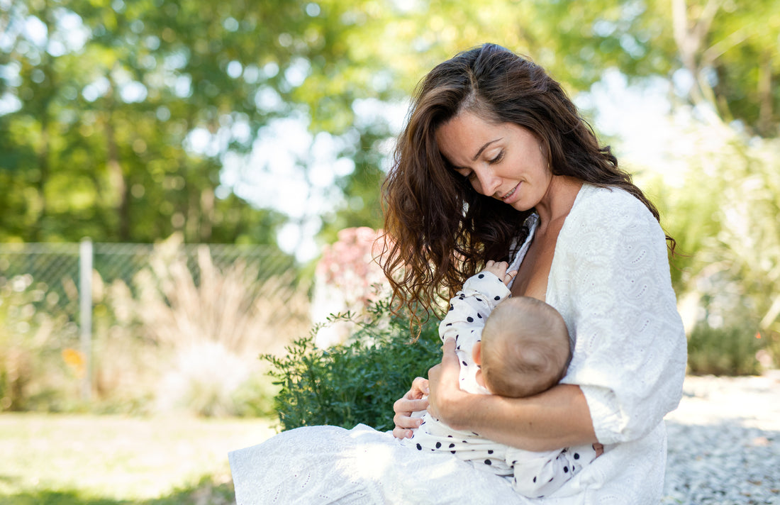 Nursing in the Heat: Practical Tips for Summer Breastfeeding